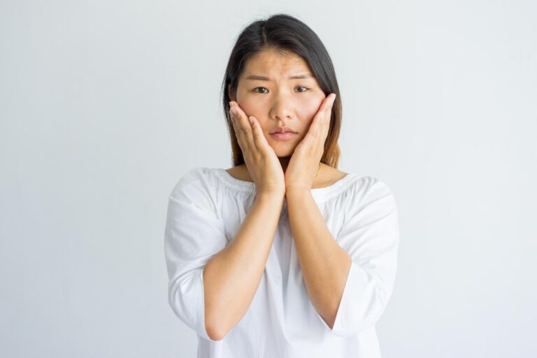 ภาพความสมจริงของผิวสังคมที่แสดงสรรพสิ่งของ "หน้าโทรมเกิดจากอะไร?"