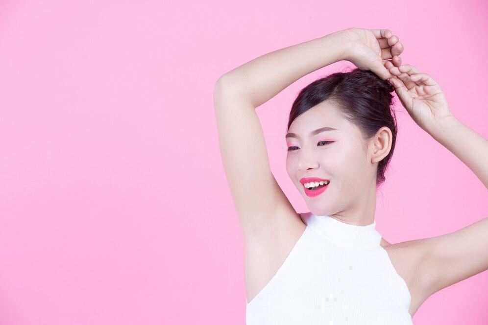 ลวดลaser hair removal pattern บนผิวผู้คน แสดงเทคโนโลยีทันสมัยและความแม่นยำของกระบวนการ